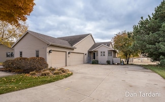 1648 E Harbour Towne Cir, Muskegon, MI 49441