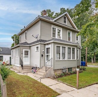 32 Shamrock St, Springfield, MA 01108