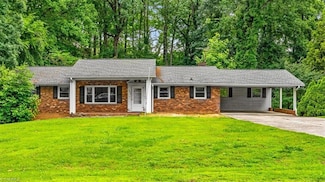 1066 Laverne Ln, Kernersville, NC 27284