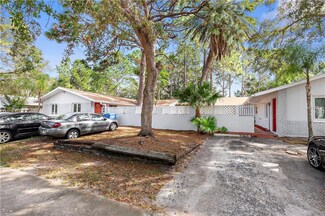 825 Lake Palms Dr, Largo, FL 33771