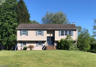 13 Elmwood Dr, Hackettstown, NJ 07840