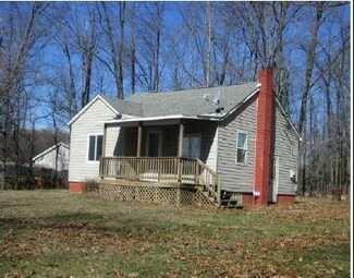1527 Clintonville Rd, Harrisville, PA 16038