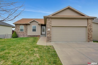 9516 Mortensen Ct, Lincoln, NE 68526