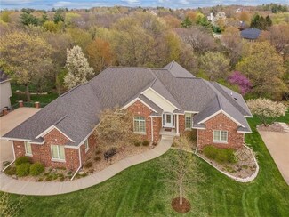 1670 S 49th St, West Des Moines, IA 50265