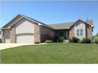 4335 N Barton Creek Cir, Wichita, KS 67226