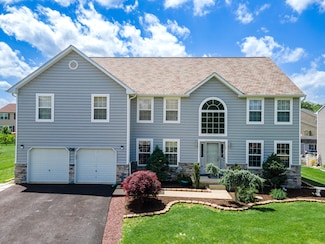 1692 Windmill Ln, Breinigsville, PA 18031