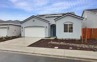 2214 Paramount Ln, Manteca, CA 95337