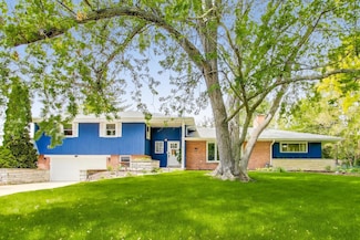 14 W Leon Ln, Prospect Heights, IL 60070