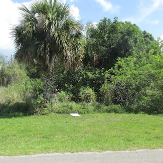 1613 SE Grapeland Ave, Port St. Lucie, FL 34952