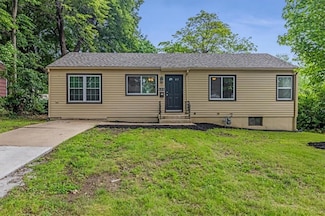 121 N Peck Dr, Independence, MO 64056