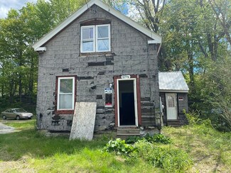 57 1/2 Washington St, Greenfield, MA 01301