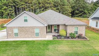 65 Betty Way, Scottsboro, AL 35769