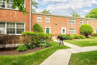 3 Fieldstone Dr Unit 93, Hartsdale, NY 10530