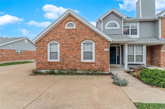 124 N Holloway Rd, Ballwin, MO 63011