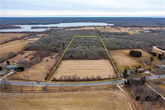 140 W Main Rd, Little Compton, RI 02837