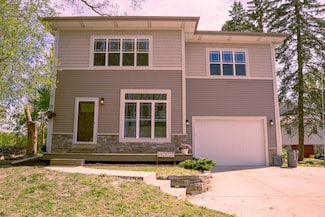N21W29727 Glen Cove Rd, Pewaukee, WI 53072