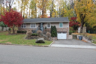 5 Meadowfield Ln, Glen Cove, NY 11542