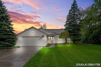 7470 W Parmalee Rd, Middleville, MI 49333