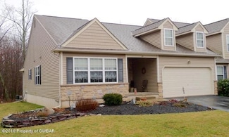 29 Flanders Dr, Drums, PA 18222