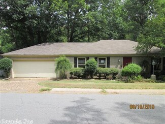 16 Tallyho Ln, Little Rock, AR 72227