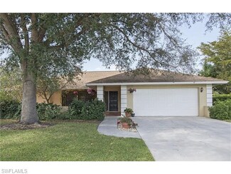 659 Nottingham Dr, Naples, FL 34109
