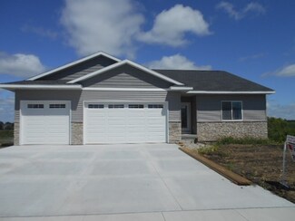 1896 Red Tail Dr, Waterloo, IA 50701