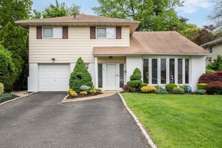45 Sherrard St, Roslyn Heights, NY 11577