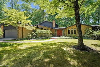 1482 Sand Run Rd, Akron, OH 44313