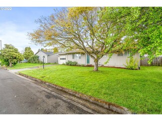 572 Clairmont Dr, Eugene, OR 97404