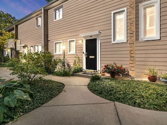 315 Hawthorn Ave Unit E, Glencoe, IL 60022