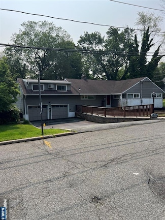 5 Saddle Ranch Ln, Hillsdale, NJ 07642