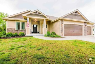 5630 Edgewater Rd, Wamego, KS 66547