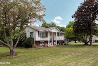 11 Cardin Dr, Clifton Park, NY 12065