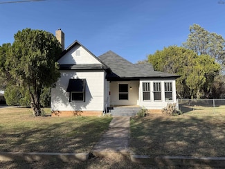 116 W North St, Henrietta, TX 76365