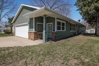 1221 Chestnut St, Wisconsin Rapids, WI 54494