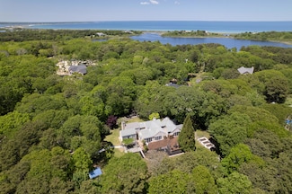 17 Oakdale Dr, Edgartown, MA 02539