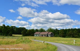 40 Bridle Path Ln, High Falls, NY 12440