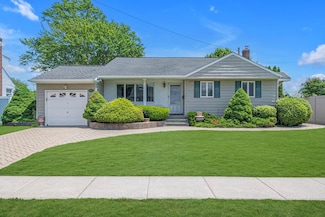 116 Intervale Ave, Farmingdale, NY 11735