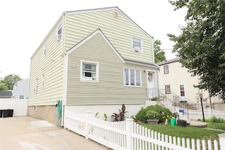 89 4th Ave Unit 2, East Rockaway, NY 11518