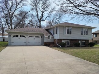 700 8th St SW, Wells, MN 56097