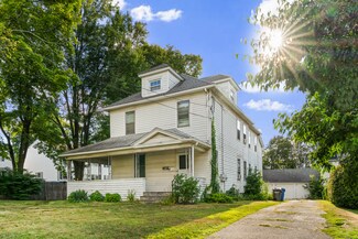 72 Pine St, Manchester, CT 06040