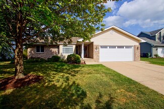 102 Fieldcrest Ct, Minooka, IL 60447