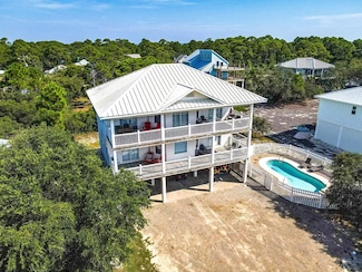 949 W Gulf Beach Dr, Eastpoint, FL 32328