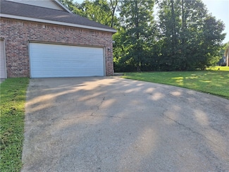 1970 E Peppervine Dr, Fayetteville, AR 72701