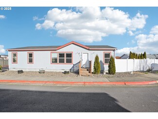1015 Oak St Unit 62, Silverton, OR 97381
