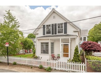 15 Pihl St, Lowell, MA 01852
