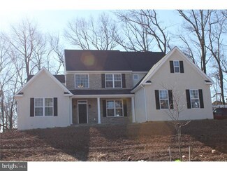 5689 Tranquil Ln, Emmaus, PA 18049