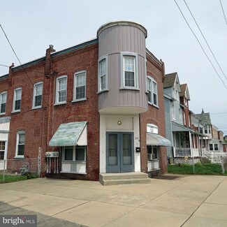 1300 E 11th St, Crum Lynne, PA 19022