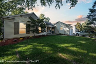 2918 Stoneleigh Dr, Lansing, MI 48910