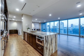 3130 N Harwood St Unit 2401, Dallas, TX 75201